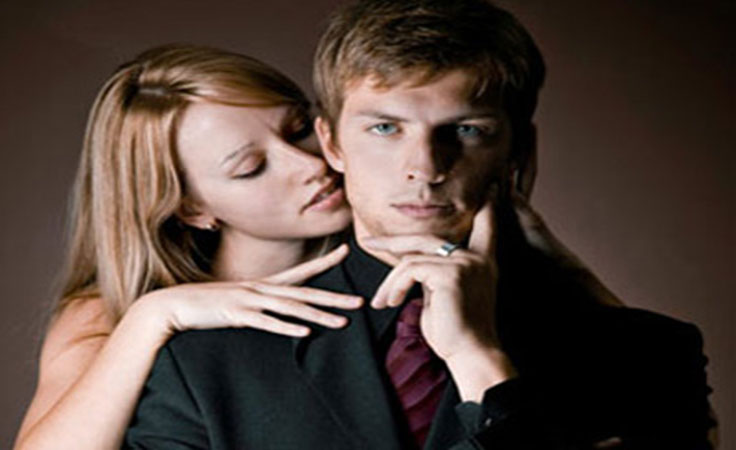 لص حاول سرقة محل.. فاغتصبته المالكة لمدة 3 أيام متتالية لتلقينه درساً!!